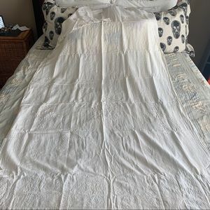 ANTHROPOLOGIE Embroidered White Linen Curtain